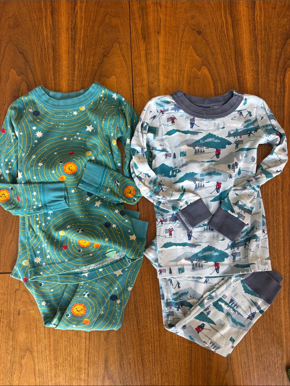 Bundle of two Hanna Andersson pajamas size 5